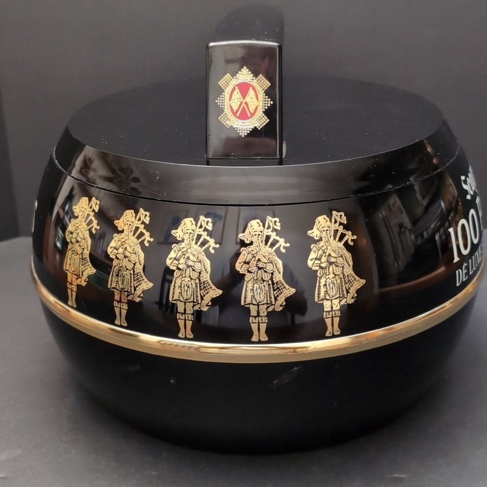 Seagram's 100 Piper's Deluxe Scotch Whisky Curling Stone Ice Bucket. - Picture 2 of 12